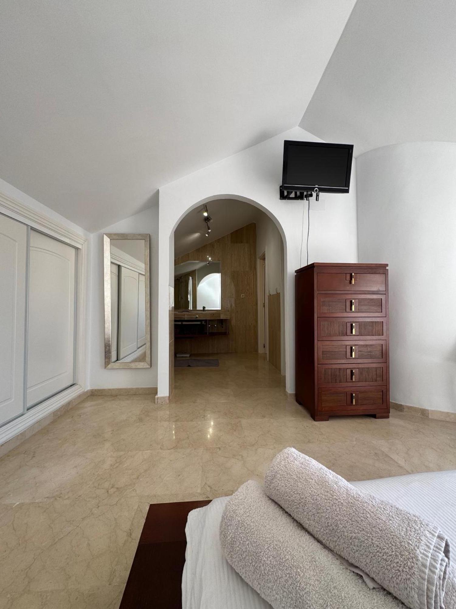 Piso-Lechuza Elviria Marbella 2 Apartment ภายนอก รูปภาพ