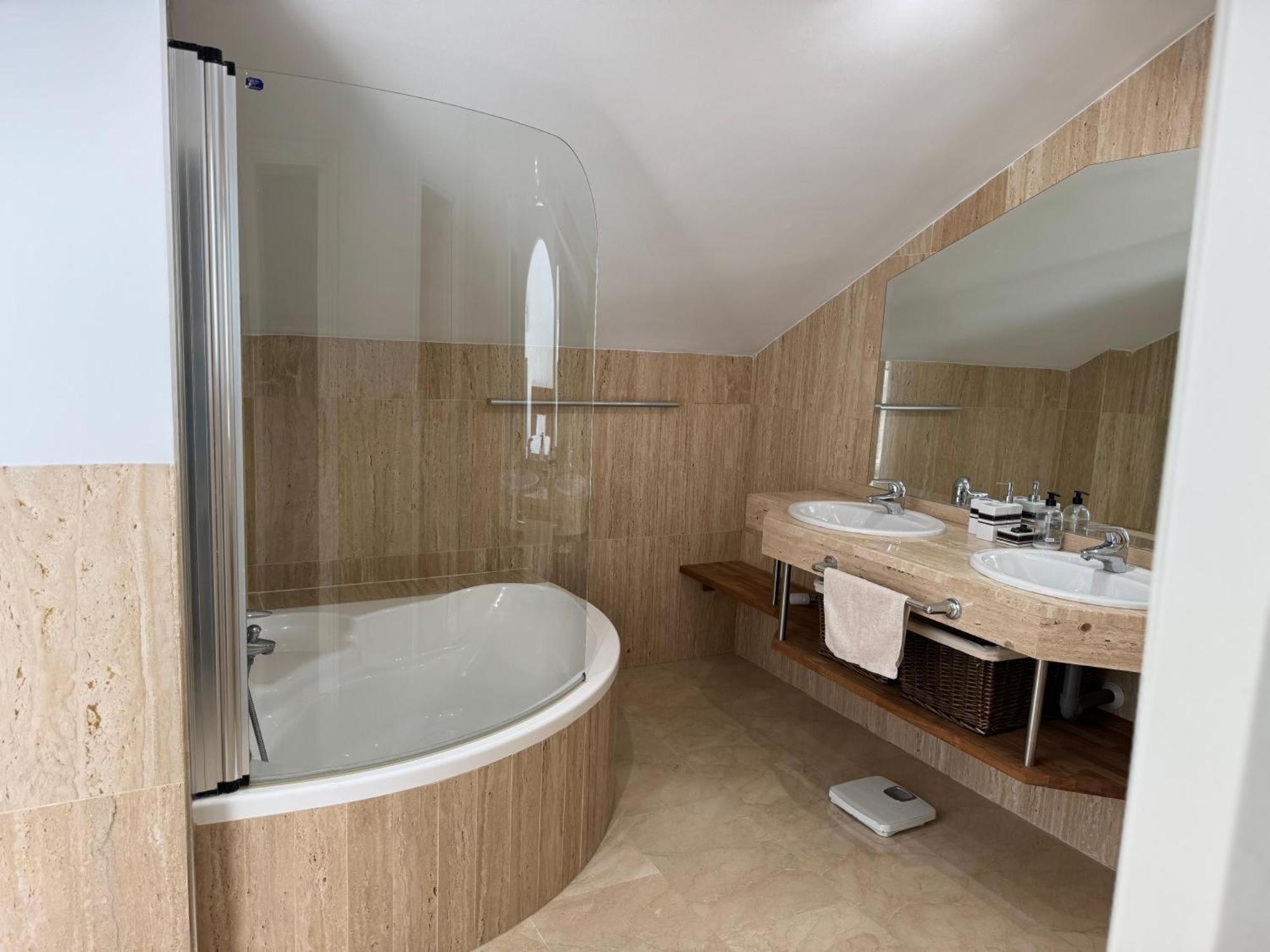 Piso-Lechuza Elviria Marbella 2 Apartment ภายนอก รูปภาพ